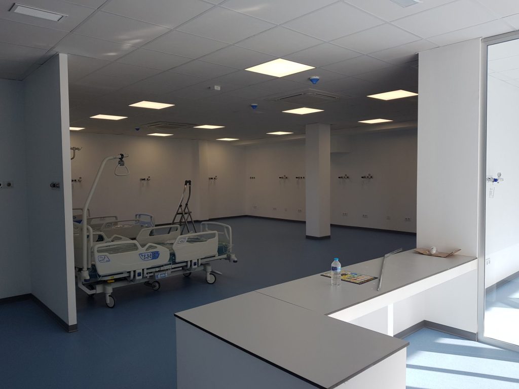 Sala de hospital vacía