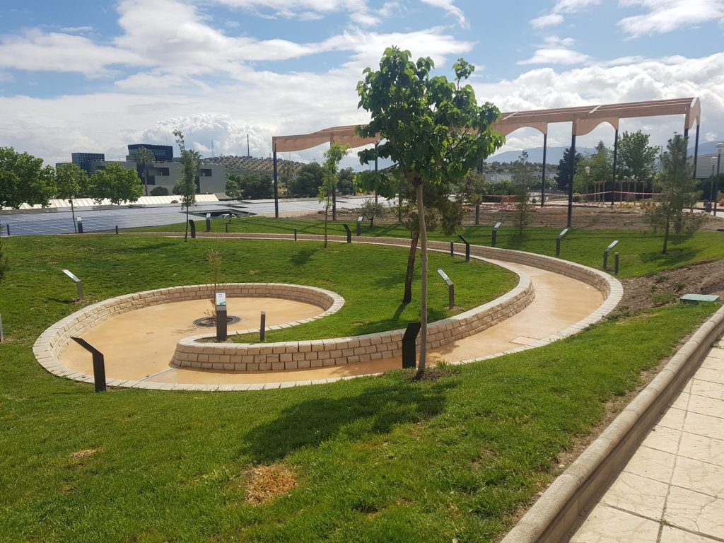 Parque con camino en espiral